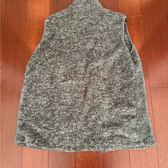 Women's Gray Sherpa Vest - Picture 3 of 5